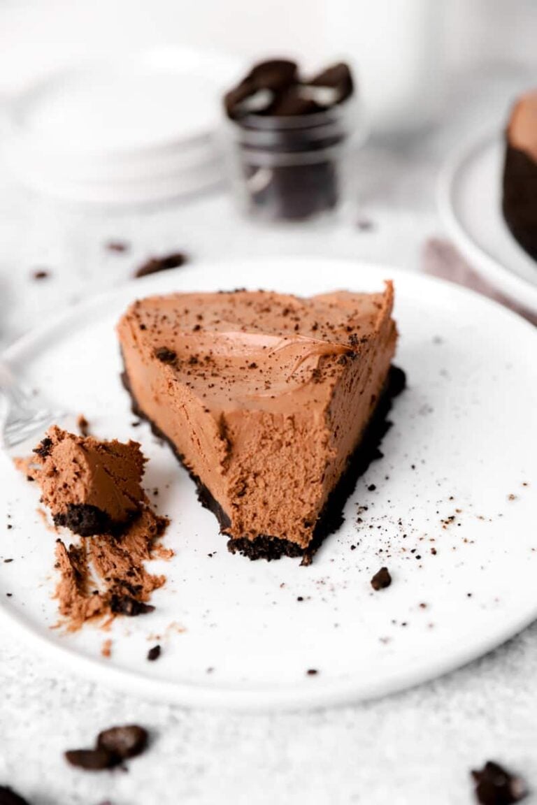 no bake chocolate cheesecake slice