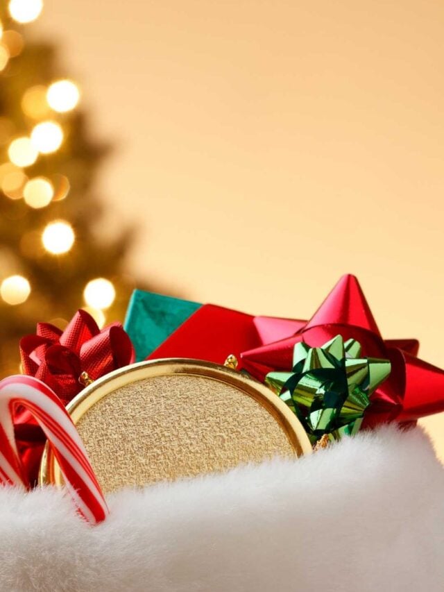 cropped-christmas-stocking-background.jpg